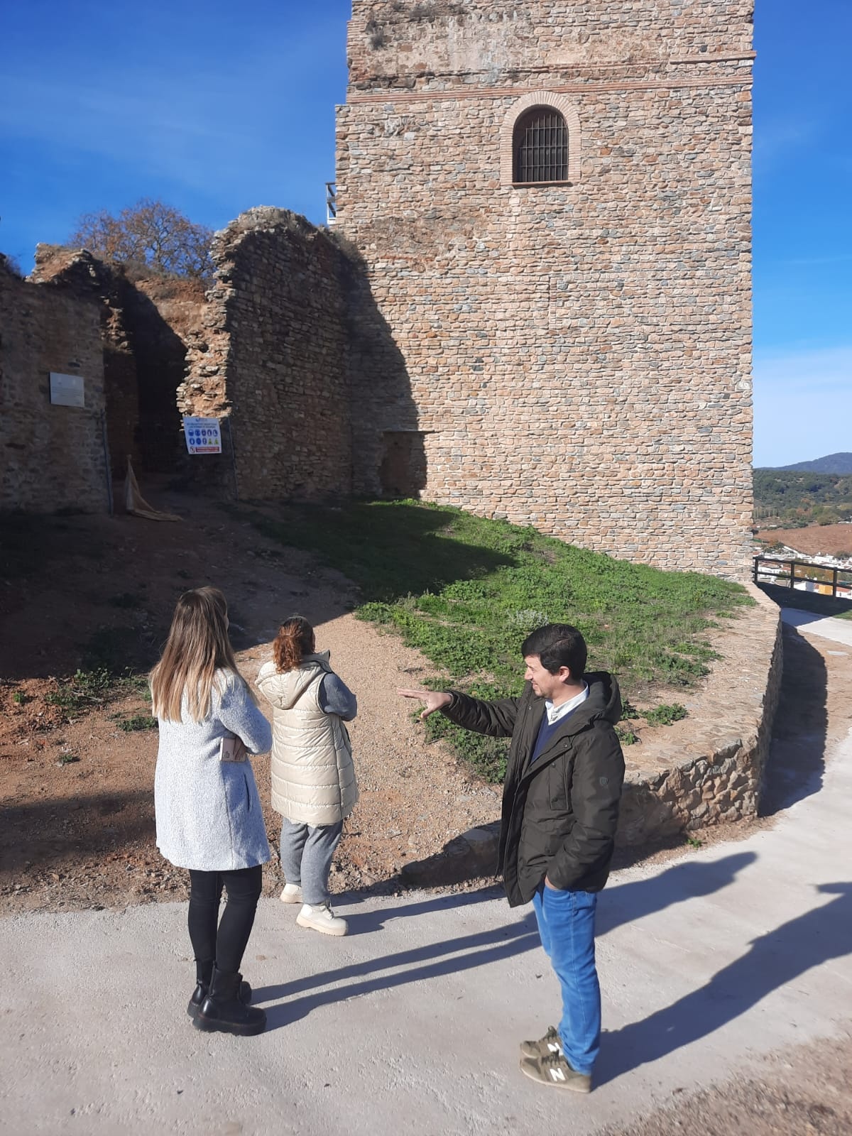 obras de mejora del Monumento al Sagrado Corazón de Jesús, Ruta Turística del Castillo de Constantina y su entorno.