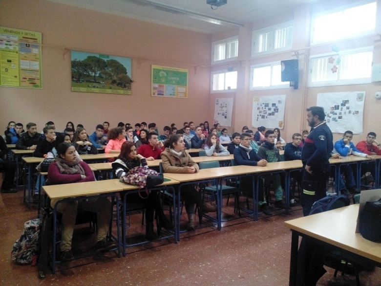 Charla prevenciaón incendios bomberos Constantina 2014 (3)